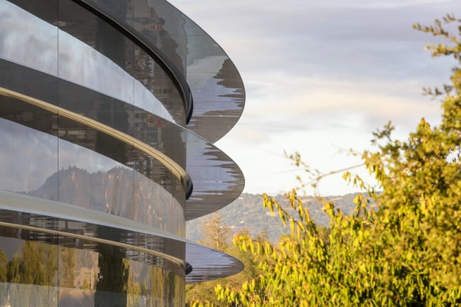 apple-park-glass building.jpg